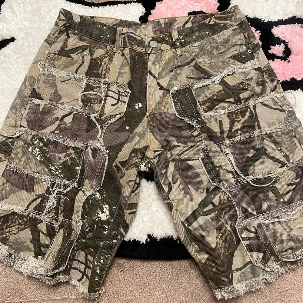 Y2K camo jorts